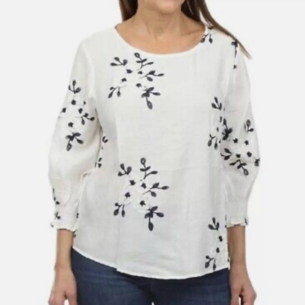 NWT Anthropologie Kindred White Blouse with Navy Floral Embroidery Size M
